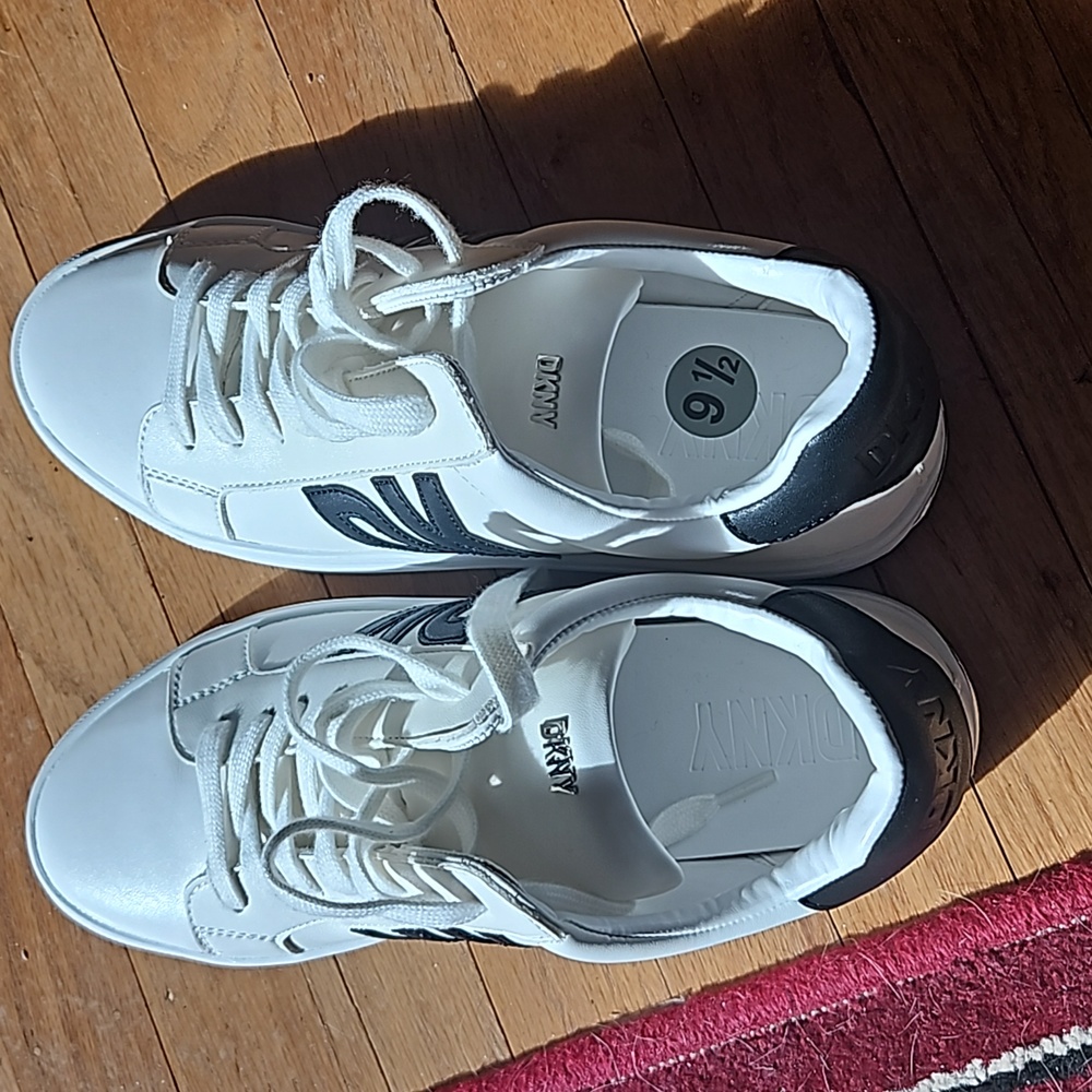 DKNY logo shoes - Picture 4 of 5